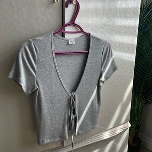 Aritzia grey tie front top in grey size XS